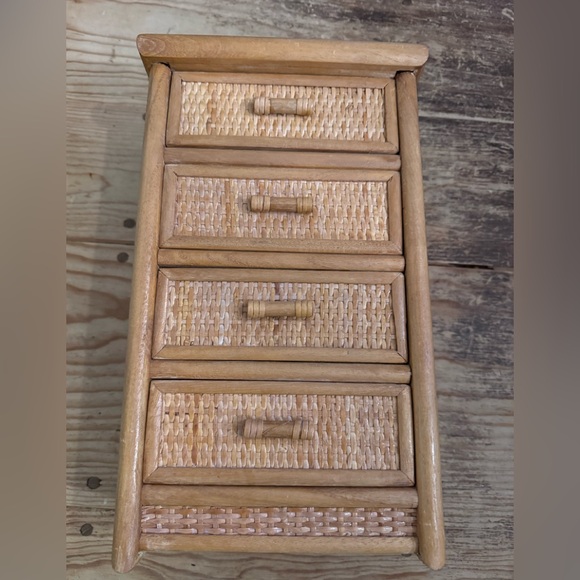 MID CENTURY 1970s BAMBOO RATTAN CHEST MINIATURE JEWELRY BOX WICKER size in pics - Picture 1 of 13